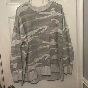 It is a grey camo pattern in a size large. The brand is aerie.
